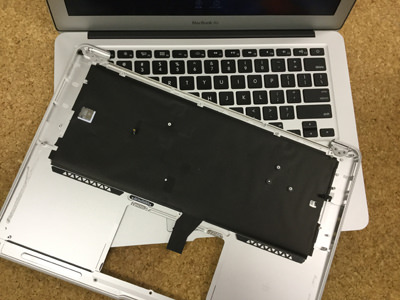 トップケース交換 Macbookairのキーボード水没 Mac修理のブログ