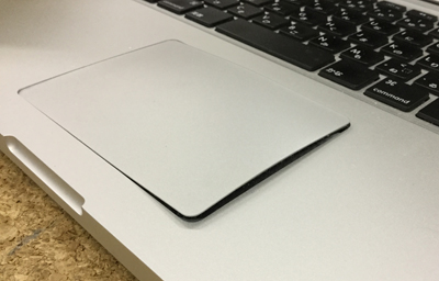 MacbookPro バッテリー膨張によるトラックパッド変形 | Mac修理のブログ