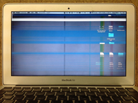 macbook air液晶画面割れの状態