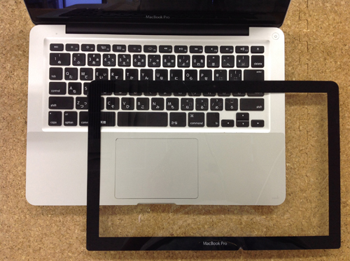 macbookpro 液晶ガラス割れ