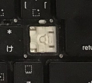 Macbook Pro キーボードが外れた