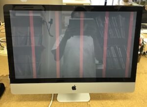 Mac 画面にピンクの線