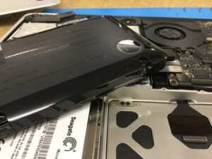 MacBook Pro 2010 バッテリー膨張