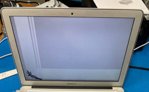 中古部品を使った液晶交換